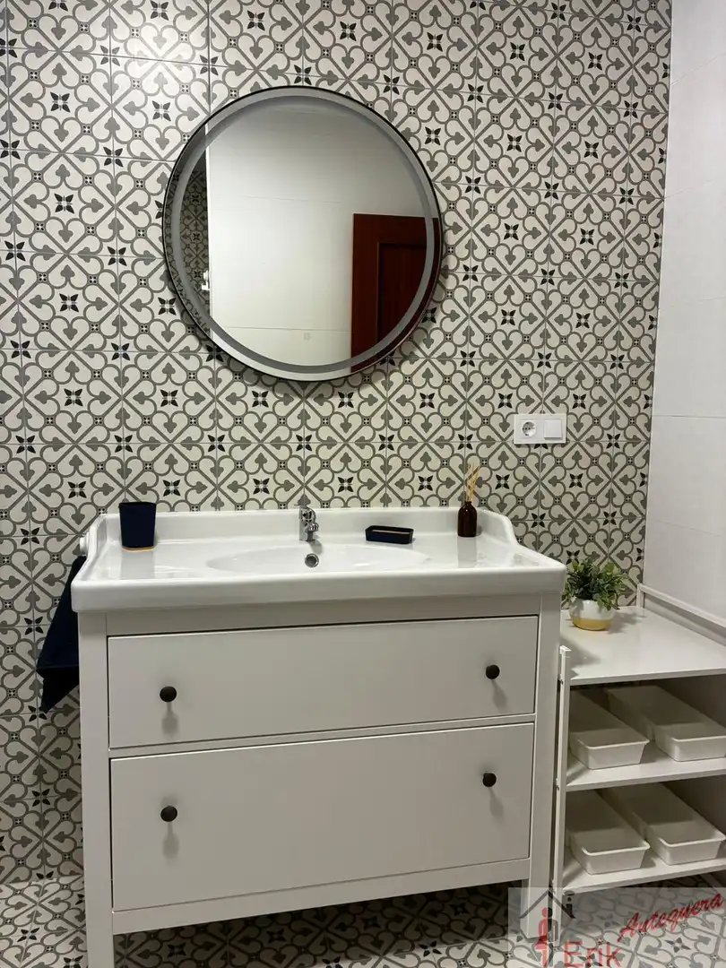 Bathroom of Flat for share in Antequera