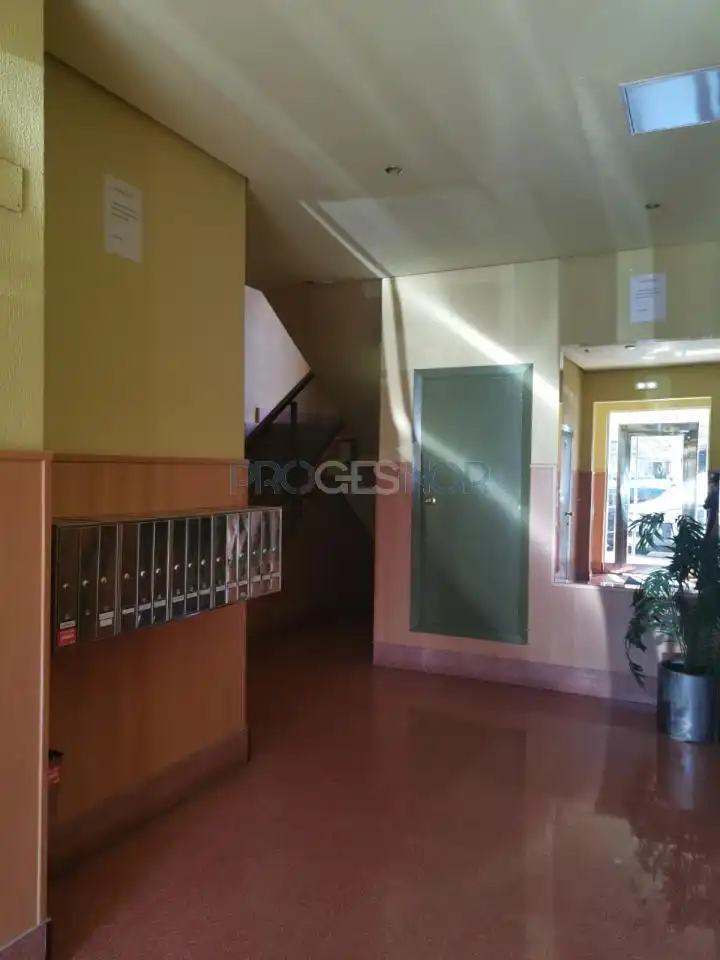 Piso en venta en León Capital  con Calefacción, Trastero y Balcón