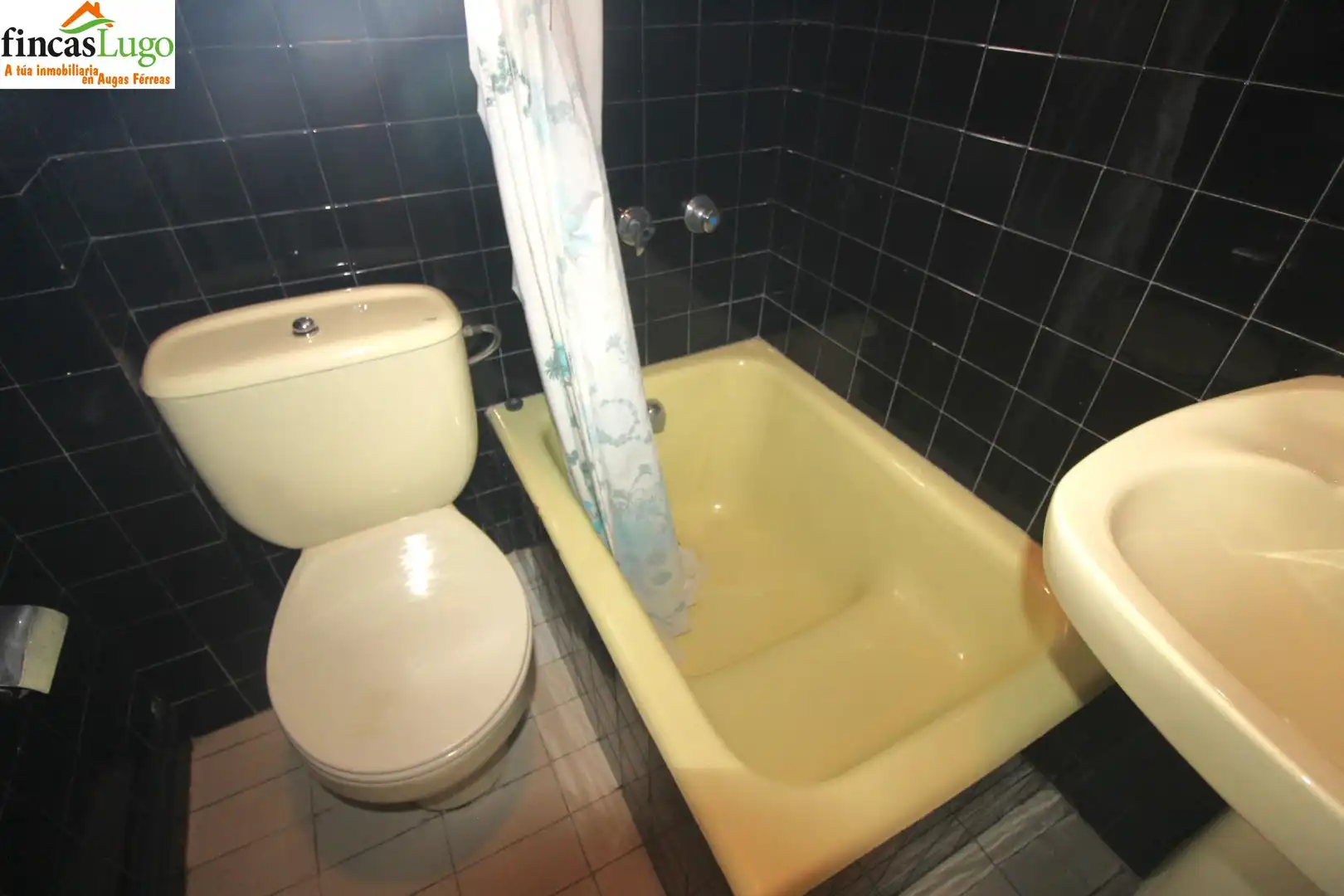 Bany de Pis en venda en Lugo amb Calefacció, Parquet i Traster