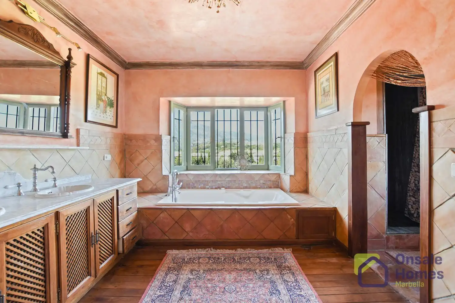 Bany de Casa o xalet en venda en Marbella amb Aire condicionat, Jardí privat i Terrassa