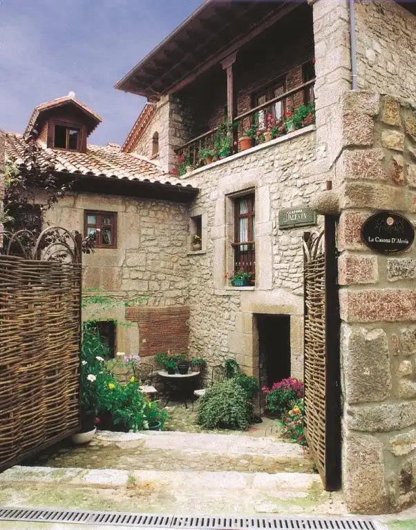 Vista exterior de Casa o xalet en venda en Peñamellera Baja amb Calefacció, Moblat i Internet