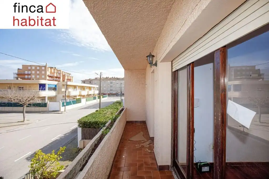 Vista exterior de Apartamento en venta en L'Estartit con Terraza