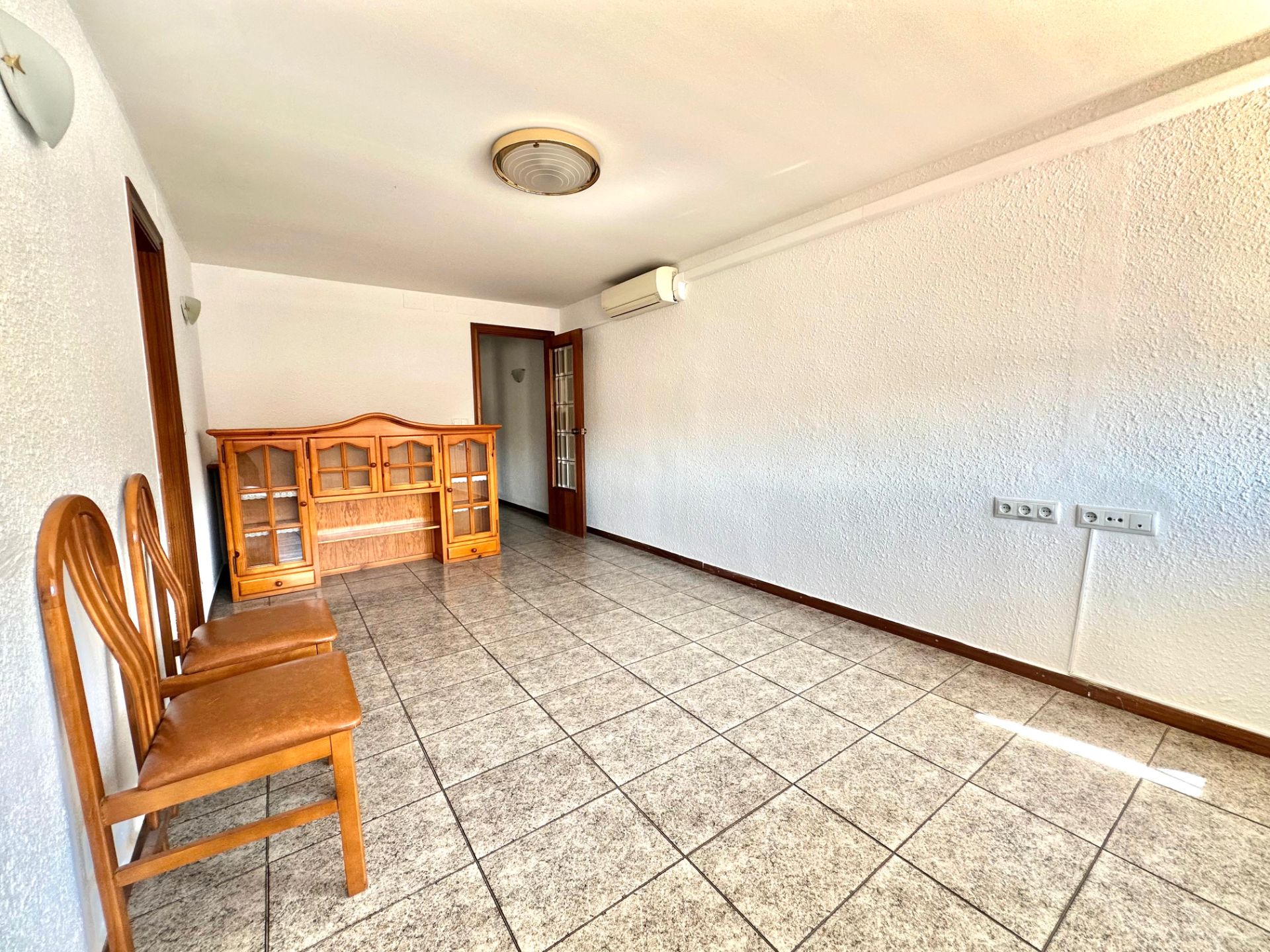 Sala d'estar de Pis en venda en Santa Coloma de Gramenet amb Aire condicionat