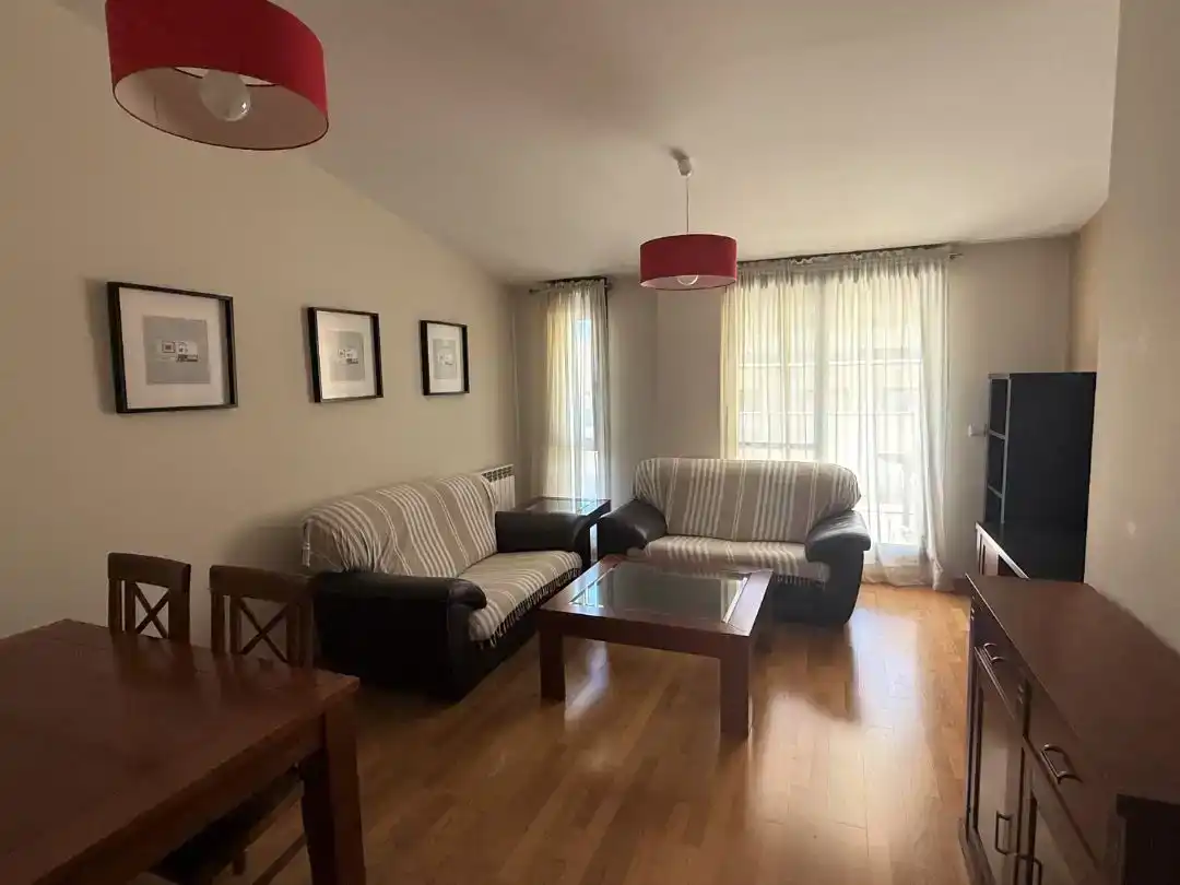 Wohnzimmer von Dachboden zur Miete in Zaratán mit Schwimmbad