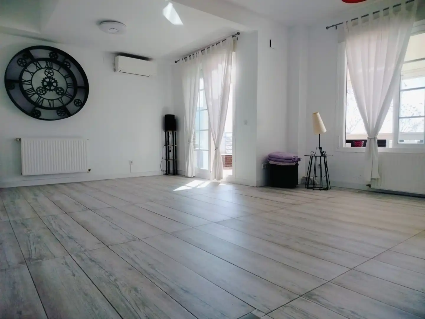 Sala de estar de Casa adosada en venta en Moraleja de Enmedio con Aire acondicionado, Calefacción y Jardín privado