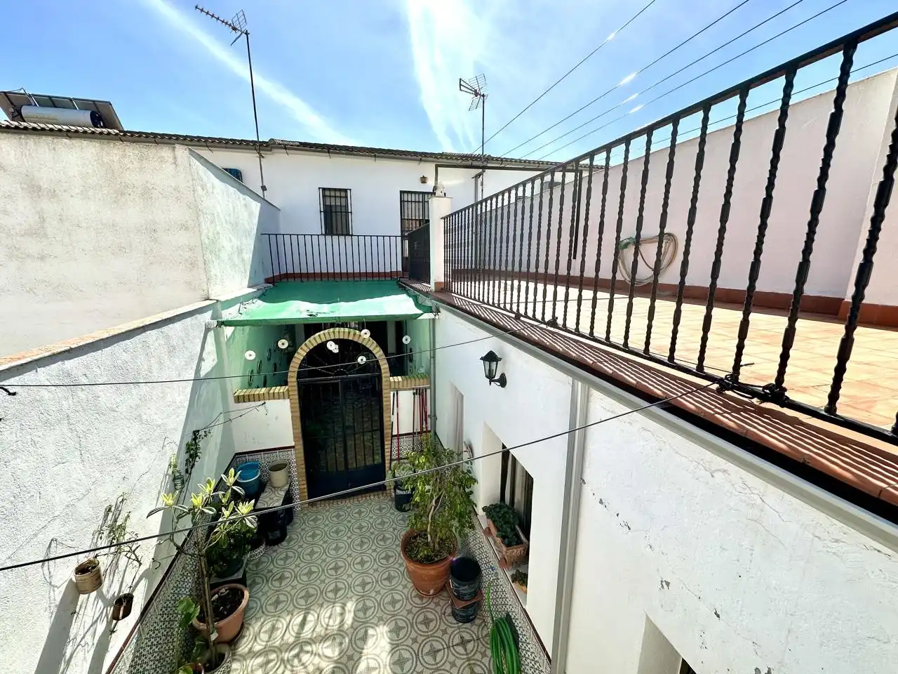 Vista exterior de Casa adosada en venda en Sierra de Yeguas amb Aire condicionat, Jardí privat i Terrassa