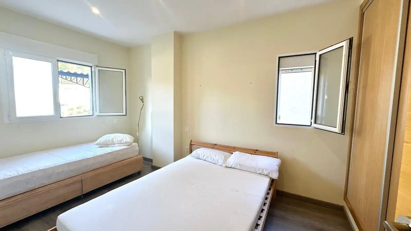 Dormitori de Apartament en venda en Orihuela amb Terrassa i Moblat