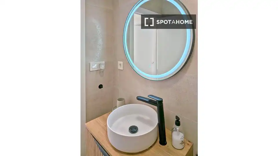 Badezimmer von Wohnung zur Miete in Valencia mit Klimaanlage, Heizung und Möbliert