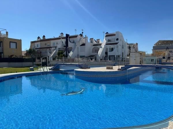 Piscina de Dúplex en venda en Torrevieja amb Aire condicionat, Jardí privat i Terrassa