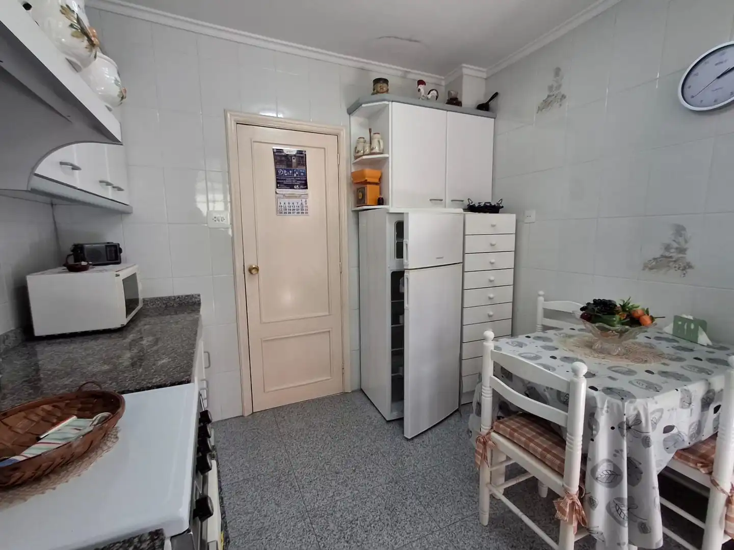 Cuina de Casa o xalet en venda en Ourense Capital  amb Moblat
