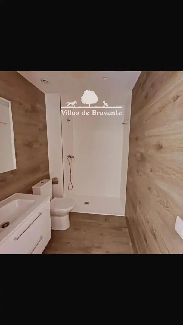 Bathroom of Houses for sale in Villanueva de la Cañada  with Air Conditioner, Heating and Parquet flooring