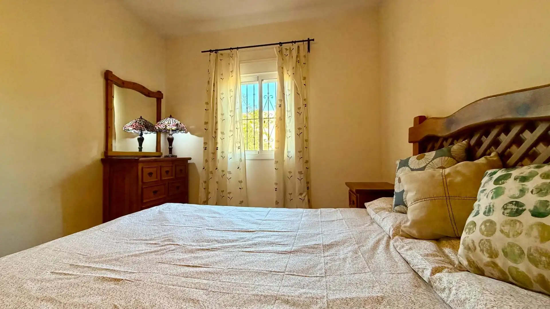 Dormitori de Casa o xalet en venda en La Línea de la Concepción amb Jardí privat i Piscina
