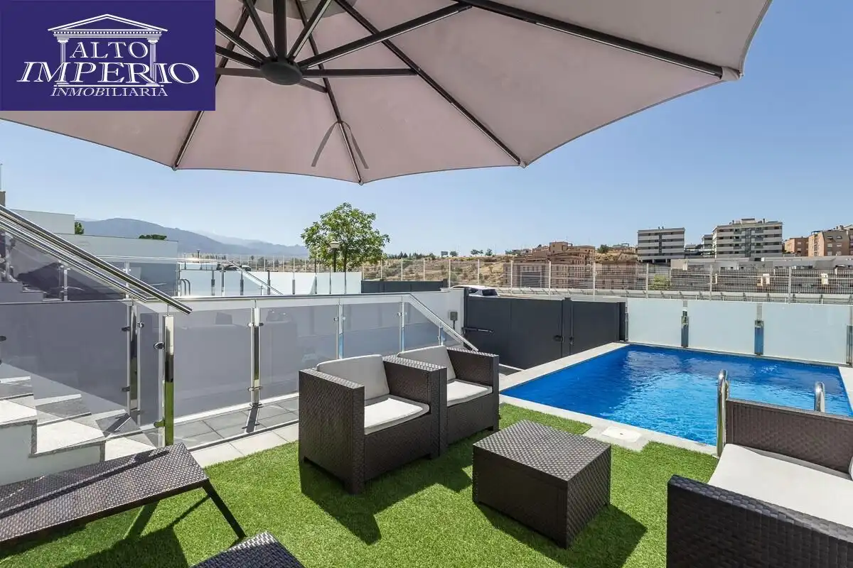 Villa avec balcon à vendre à Calle Chimborazo 57