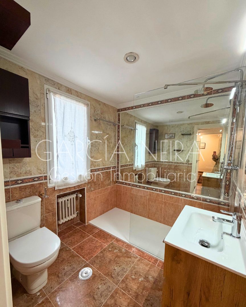 Bathroom of Flat to rent in Oviedo   with Heating, Parquet flooring and Furnished