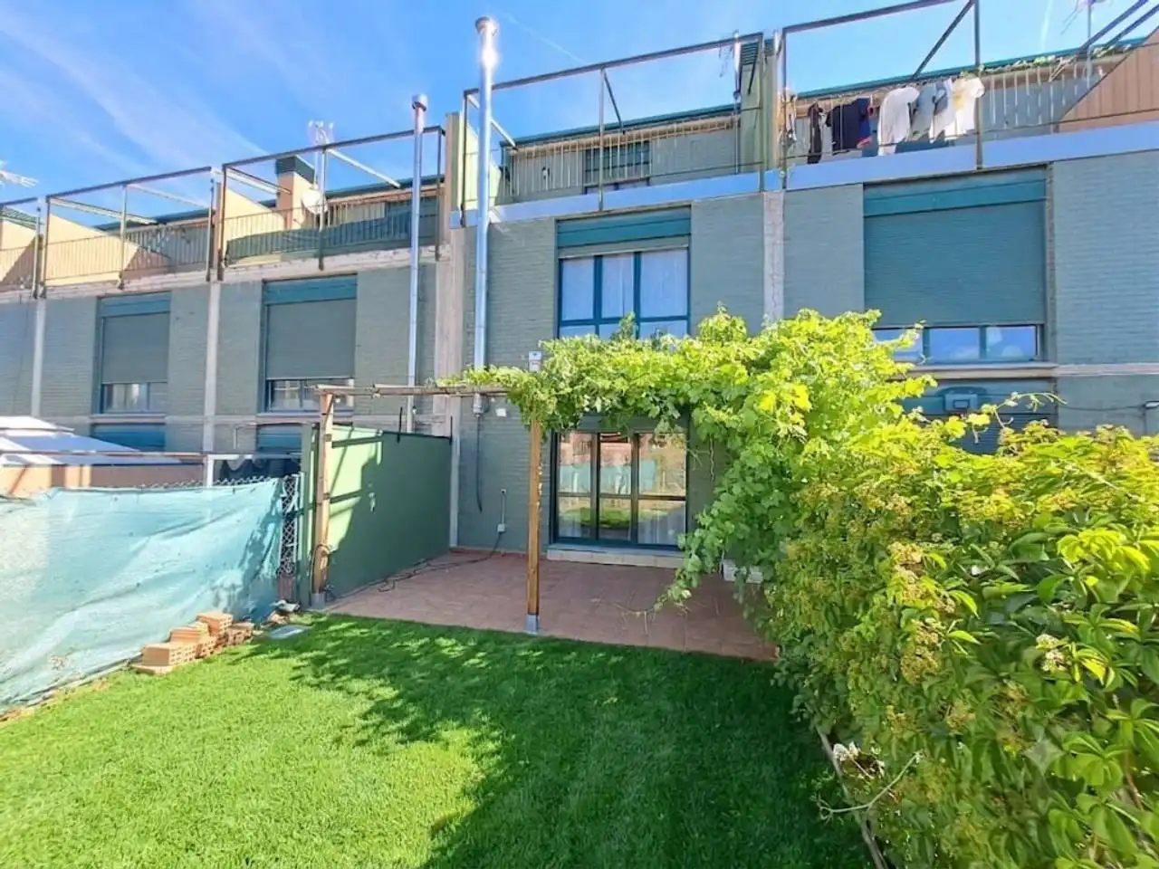 Vista exterior de Casa o chalet en venta en Valdorros con Calefacción, Jardín privado y Parquet