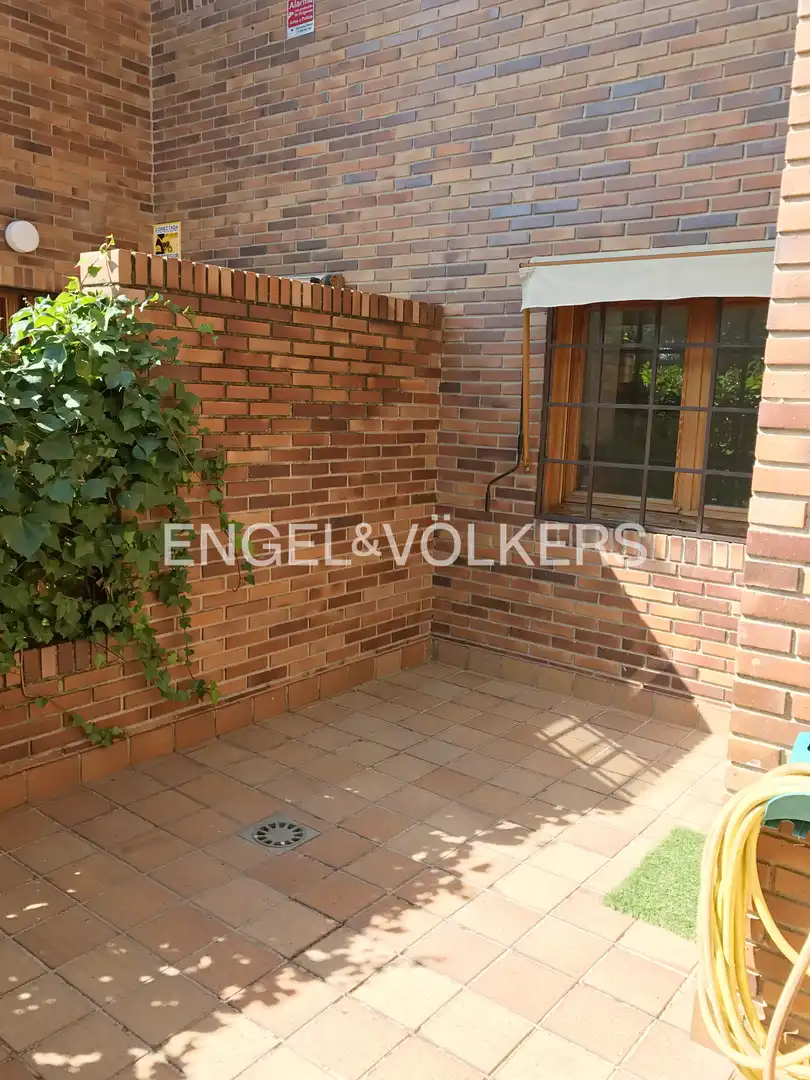 Exterior view of Apartments for rent in Madrid  with Air Conditioner, Heating and Private garden