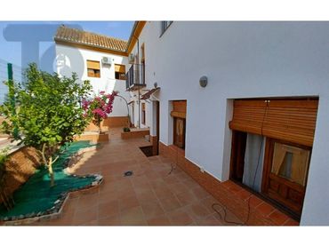 Casa amb jardí en venda a Calle Zenete