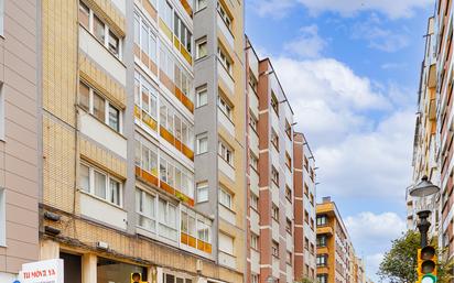 Vista exterior de Pis en venda en Gijón  amb Terrassa