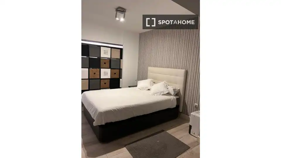 Habitación de Piso de alquiler en Madrid con Aire acondicionado, Calefacción y Amueblado