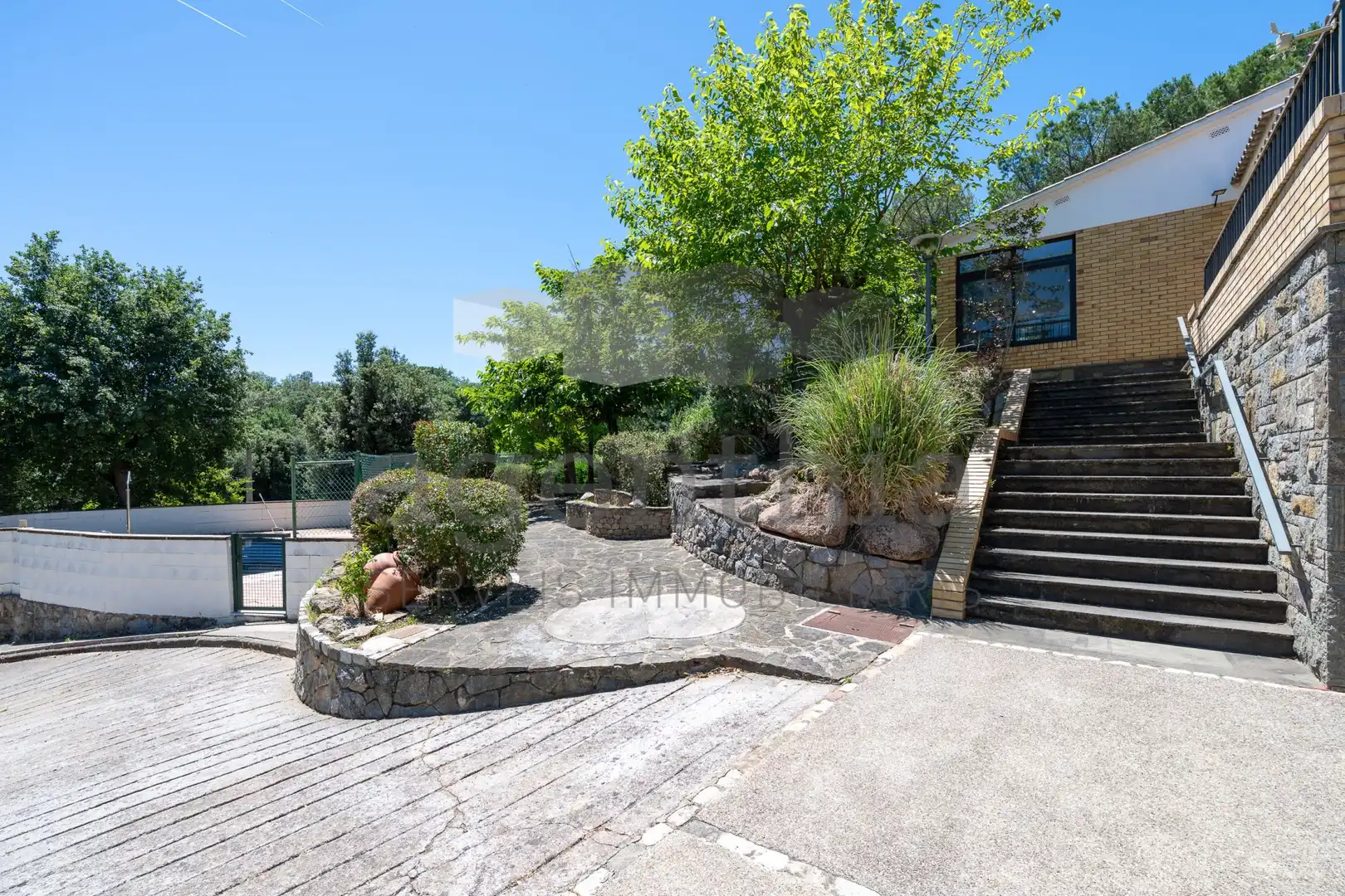 Terrace of Houses for sale in Quart  with Air Conditioner, Heating and Terrace