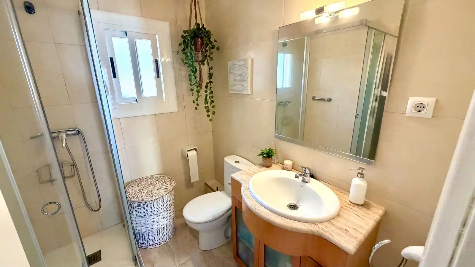 Badezimmer von Dachboden zum Verkauf in Cunit mit Klimaanlage, Terrasse und Möbliert