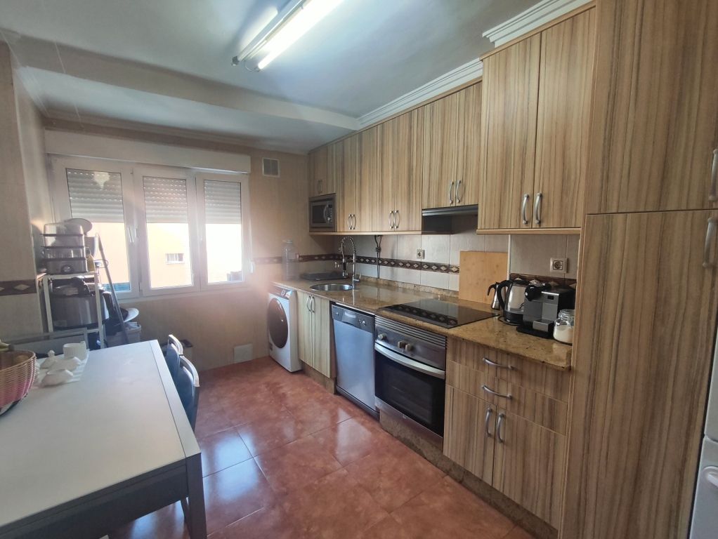Cocina de Piso en venta en Gijón  con Calefacción, Trastero y Amueblado