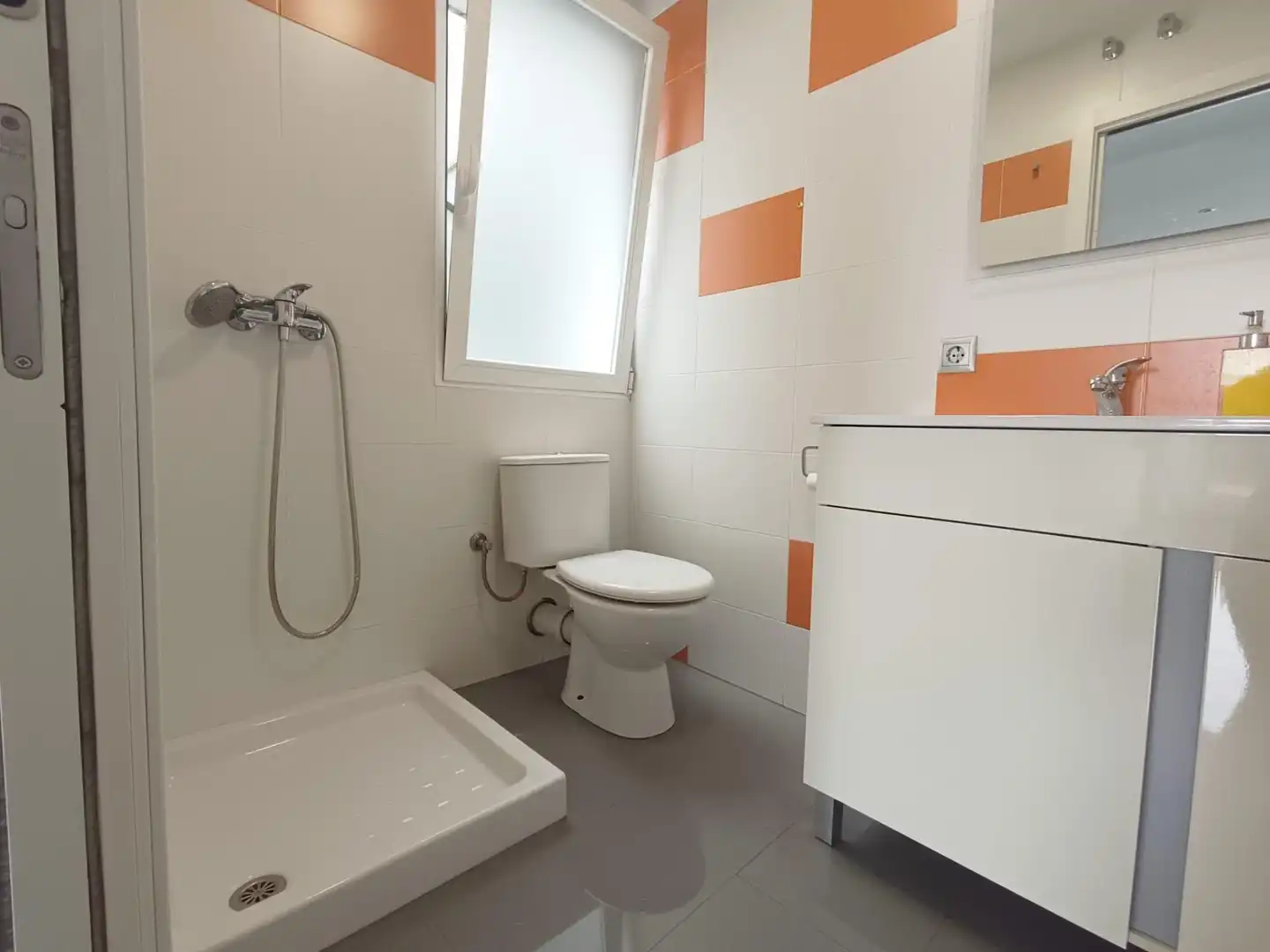 Badezimmer von Dachboden zum Verkauf in Levante