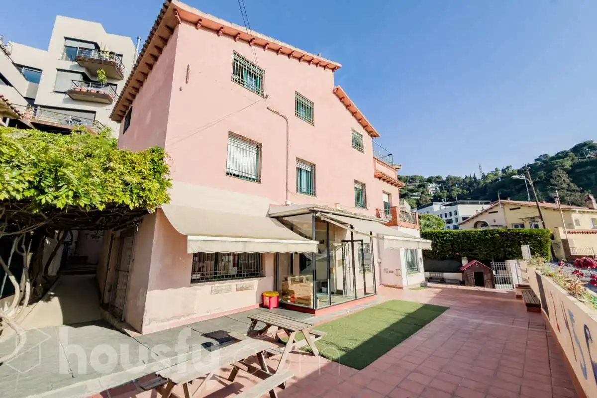 Vista exterior de Casa o chalet en venta en Barcelona con Aire acondicionado, Calefacción y Jardín privado
