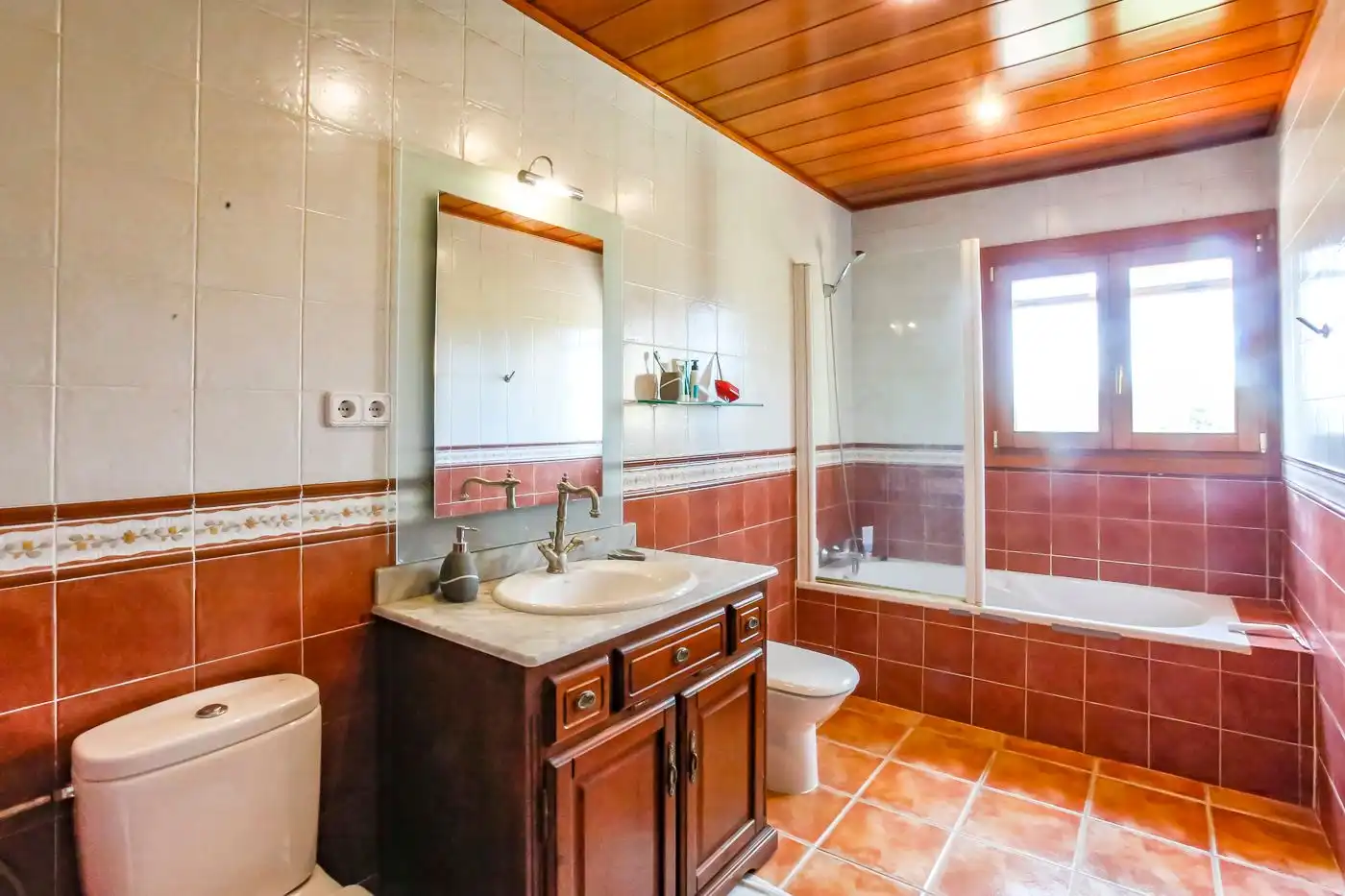 Baño de Finca rústica en venta en Sant Iscle de Vallalta con Calefacción, Terraza y Trastero