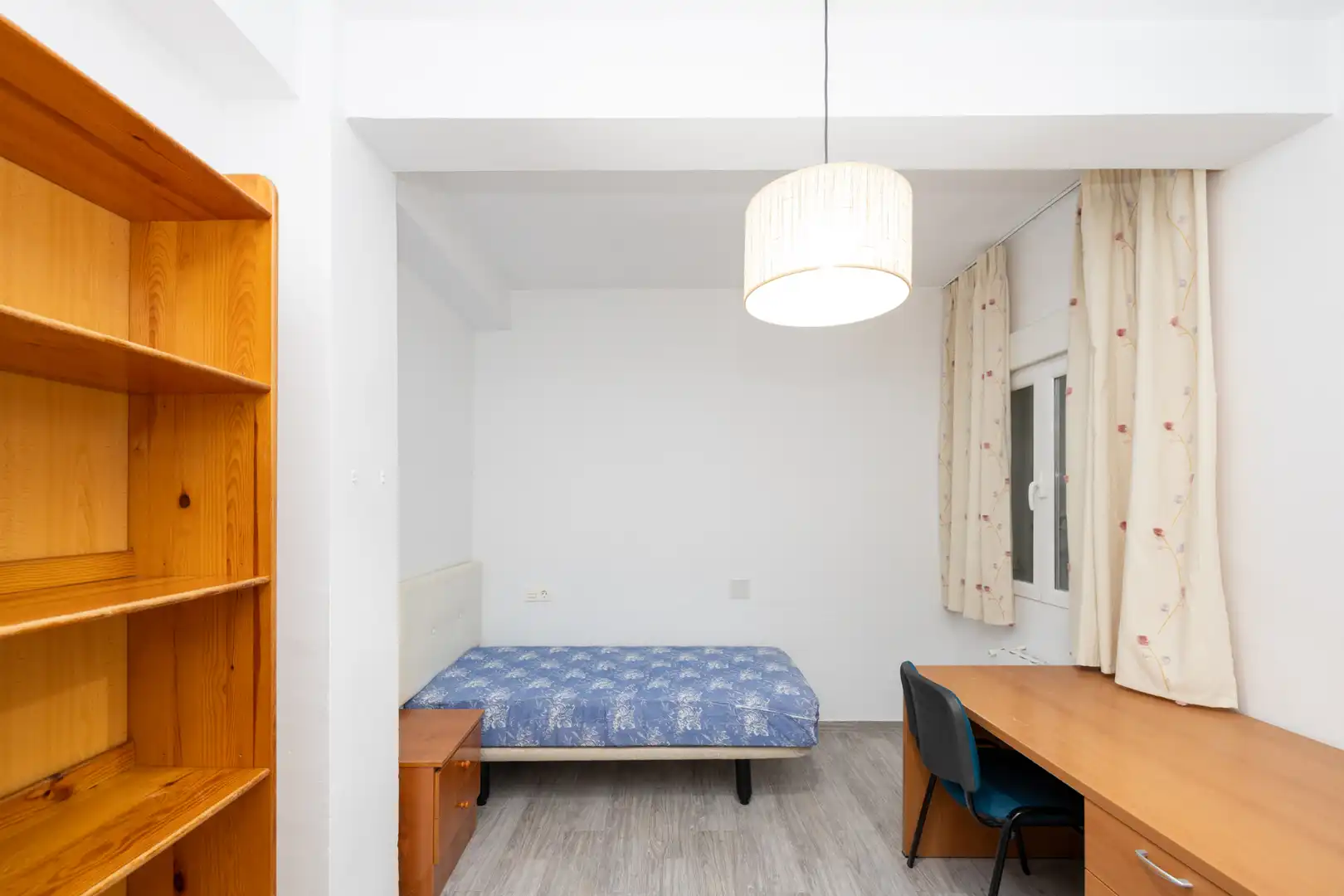 Bedroom of Flat for rent in Granada  with Heating, Furnished and Washing machine