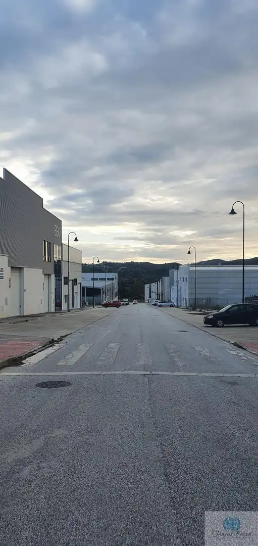Außenansicht von Fabrikhallen zur Miete in Mijas