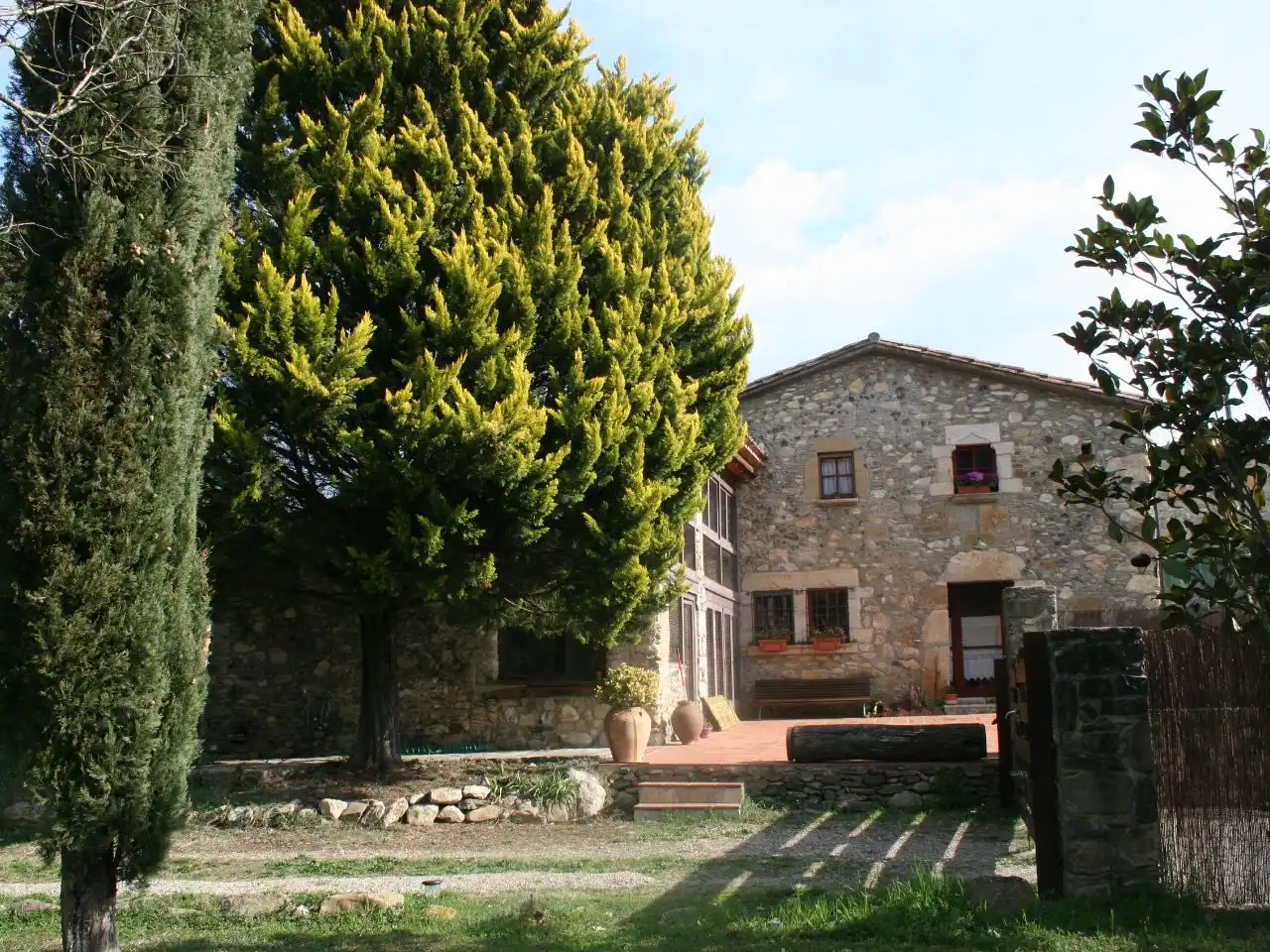 Maison rustique avec jardin à vendre à GI-531 1