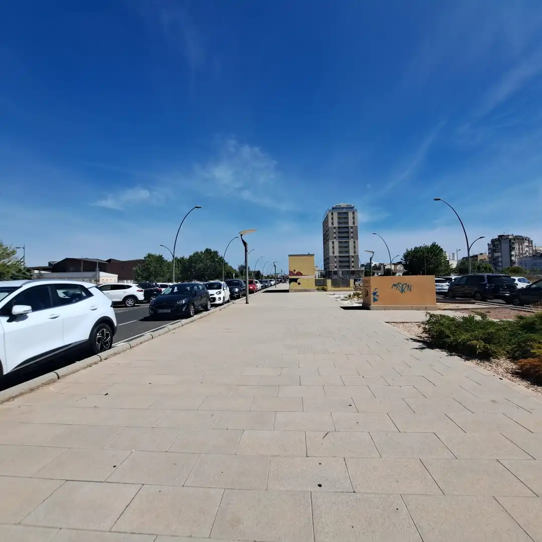 Einzelparkplatz mit Aufzug zum Verkauf in Avinguda Joan Calot 12, imagen 4