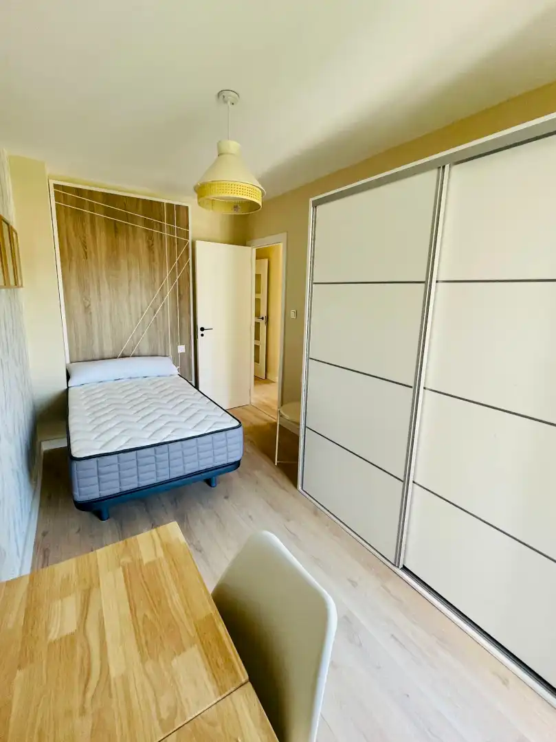 Bedroom of Flat for rent in Granada  with Air Conditioner, Heating and Parquet flooring