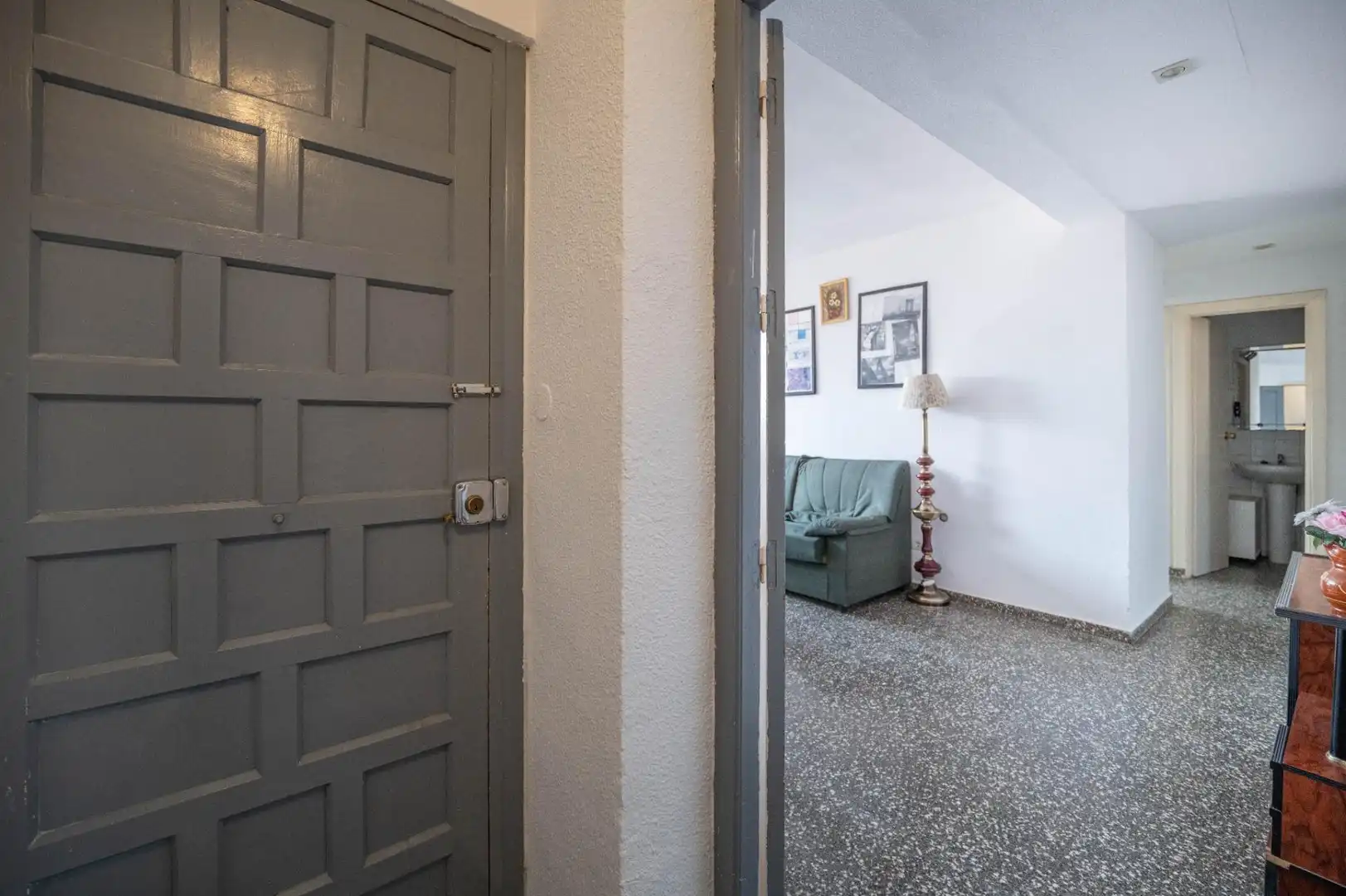 Flat for sale in Granada  with Air Conditioner