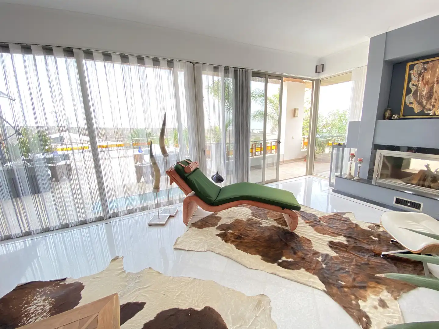 Sala d'estar de Casa o xalet en venda en Yaiza amb Jardí privat, Terrassa i Piscina