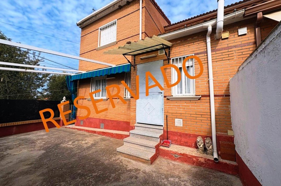 Exterior view of Single-family semi-detached for sale in Maqueda  with Air Conditioner, Heating and Private garden