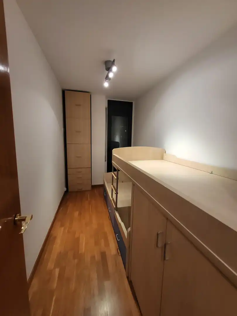 Schlafzimmer von Wohnung zur Miete in Sabadell mit Heizung, Parkett und Ofen