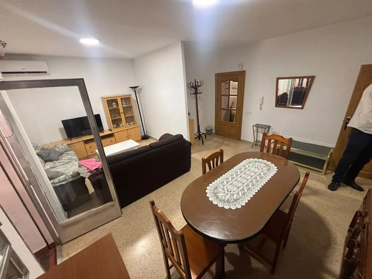 Sala d'estar de Pis de lloguer en Jaén amb Aire condicionat, Moblat i Balcó