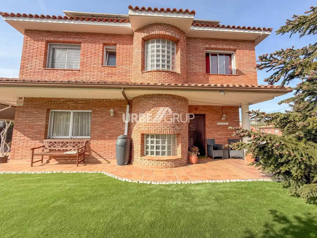 Vista exterior de Casa adosada en venda en Terrassa amb Calefacció, Jardí privat i Terrassa