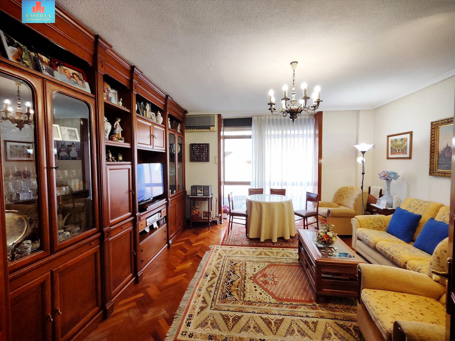 Sala d'estar de Pis en venda en  Madrid Capital amb Aire condicionat, Calefacció i Parquet