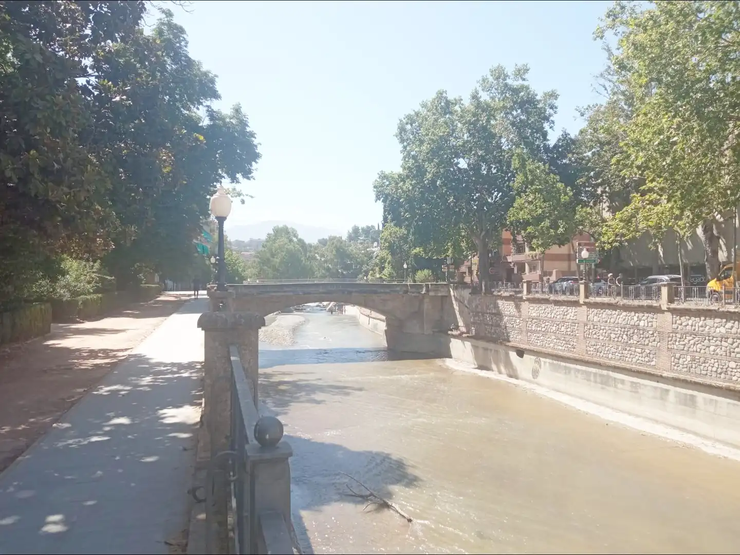 Außenansicht von Wohnungen zur Miete in Granada mit Klimaanlage, Schwimmbad und Gemeinschaftspool