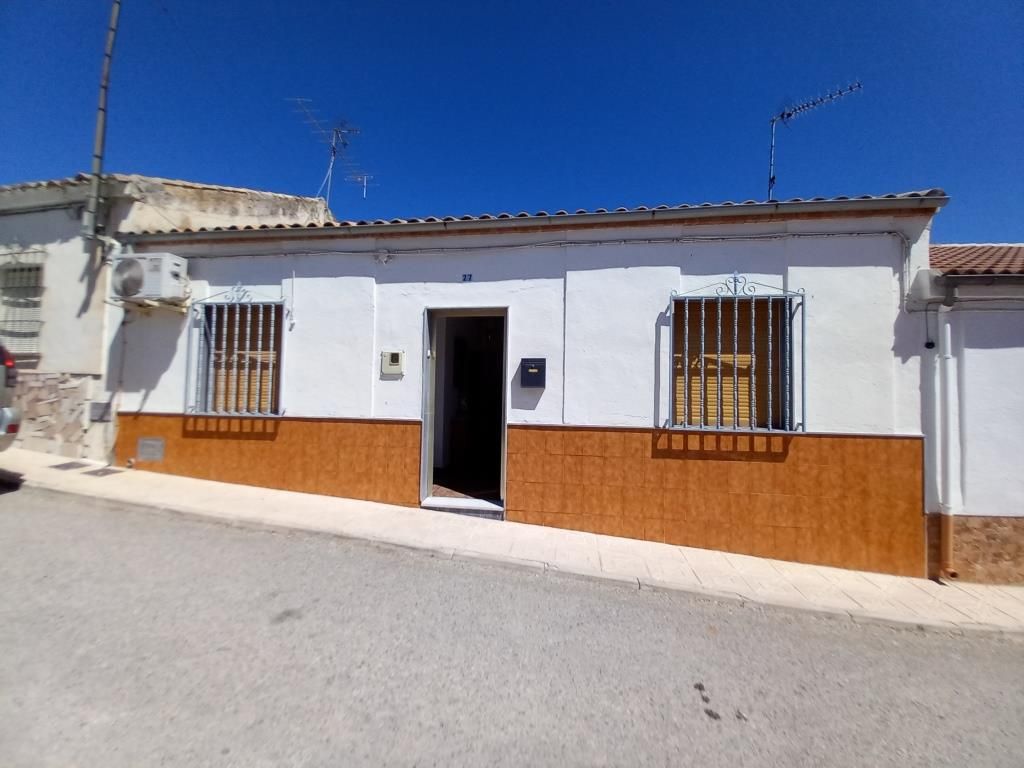 Vista exterior de Casa o xalet en venda en Martos amb Moblat