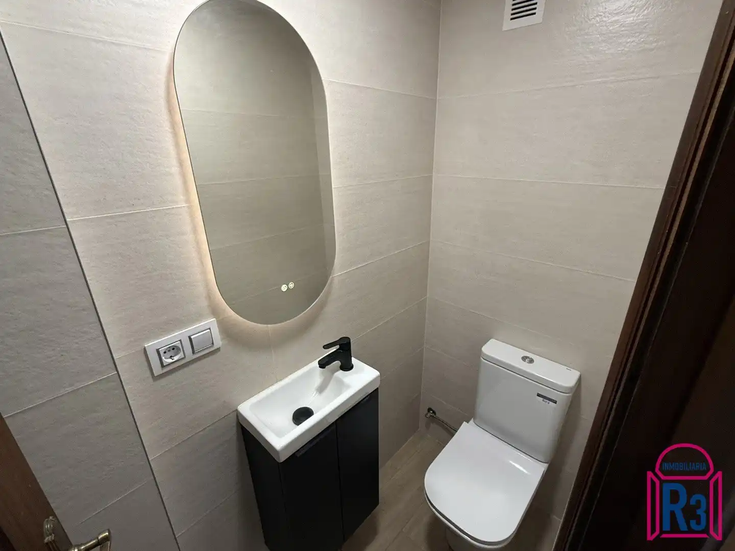 Badezimmer von Wohnung zur Miete in León Capital  mit Heizung und Terrasse