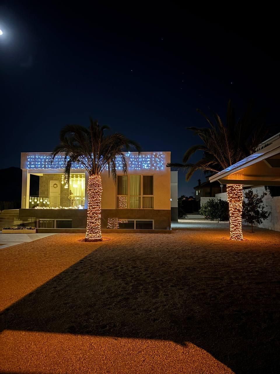 Vista exterior de Casa o xalet en venda en Orihuela amb Aire condicionat, Calefacció i Jardí privat