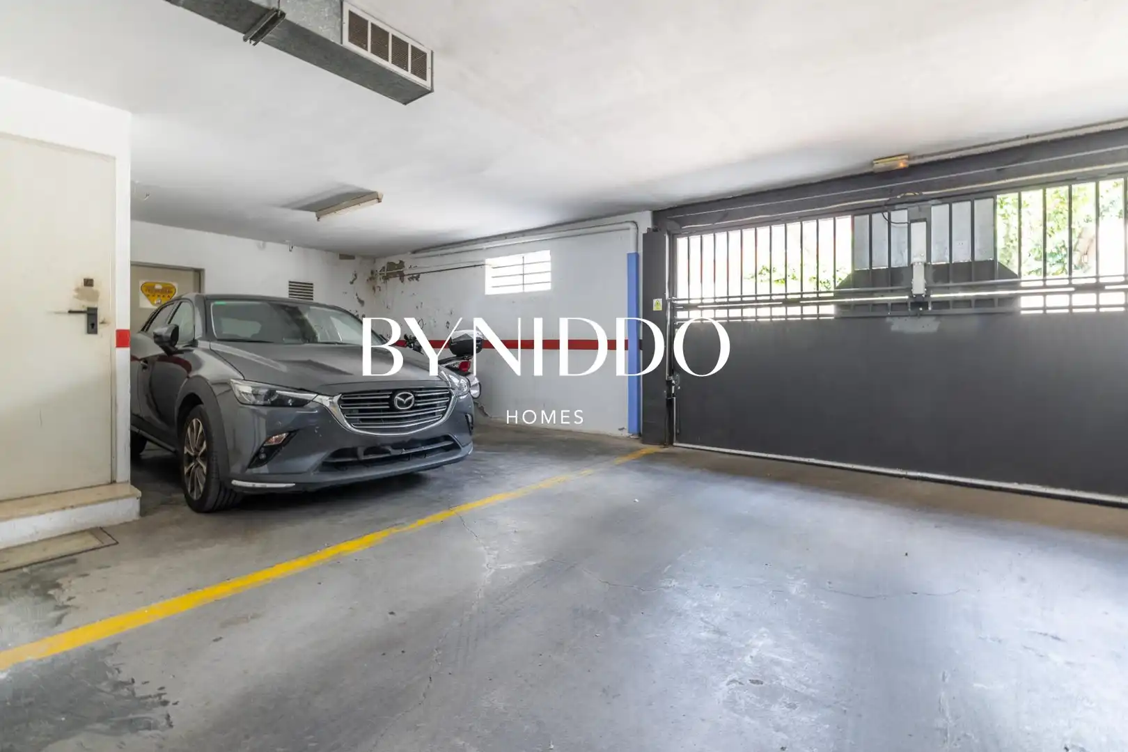 Parking de Casa adosada en venta en Sant Cugat del Vallès con Aire acondicionado, Calefacción y Jardín privado