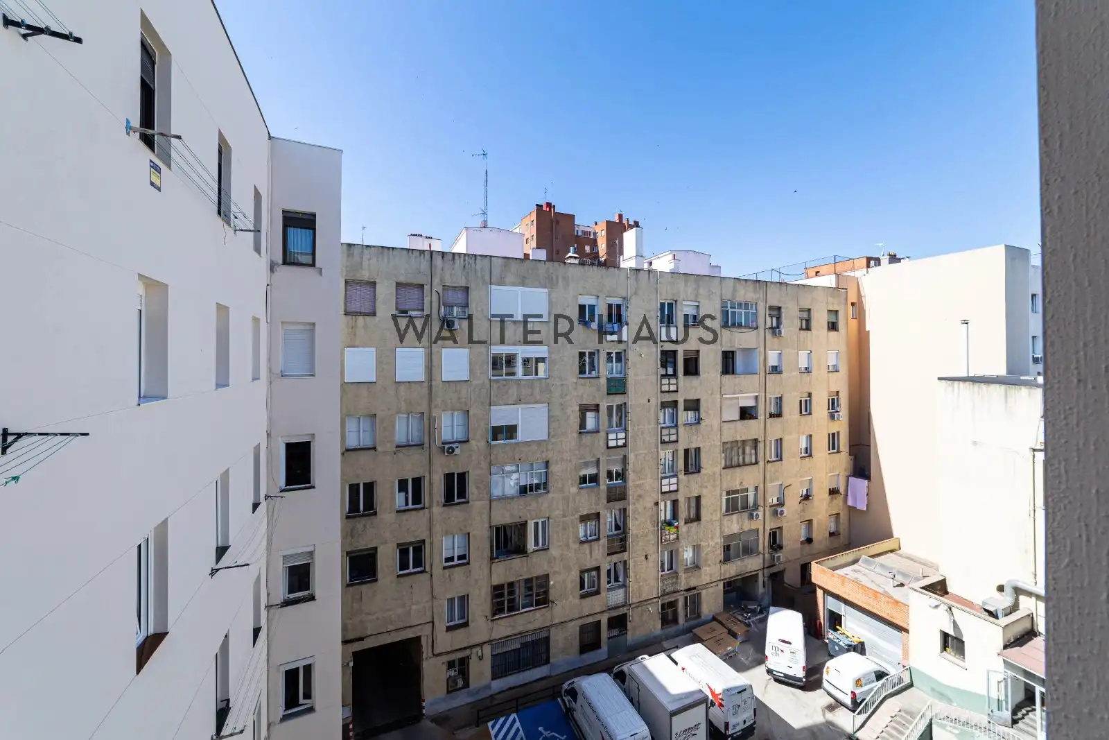 Außenansicht von Wohnung zur Miete in Madrid mit Klimaanlage, Heizung und Ofen