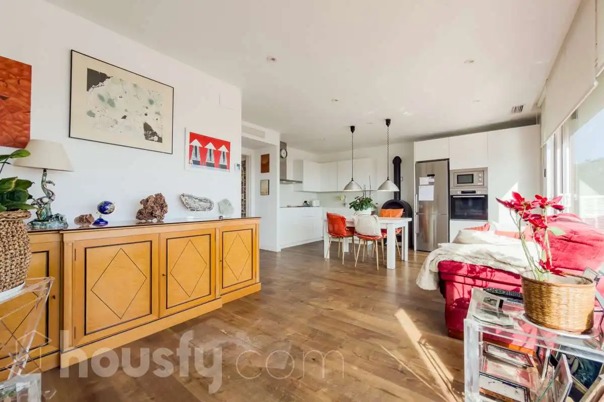 Sala d'estar de Casa o xalet en venda en Barcelona amb Aire condicionat, Calefacció i Jardí privat