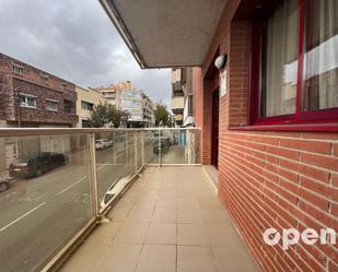 Vista exterior de Pis en venda en Terrassa amb Aire condicionat, Terrassa i Piscina