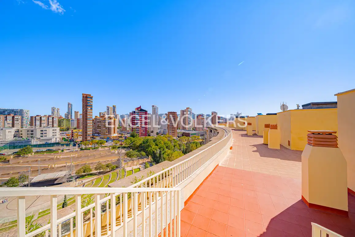Terrassa de Apartament en venda en Benidorm amb Aire condicionat i Piscina comunitària
